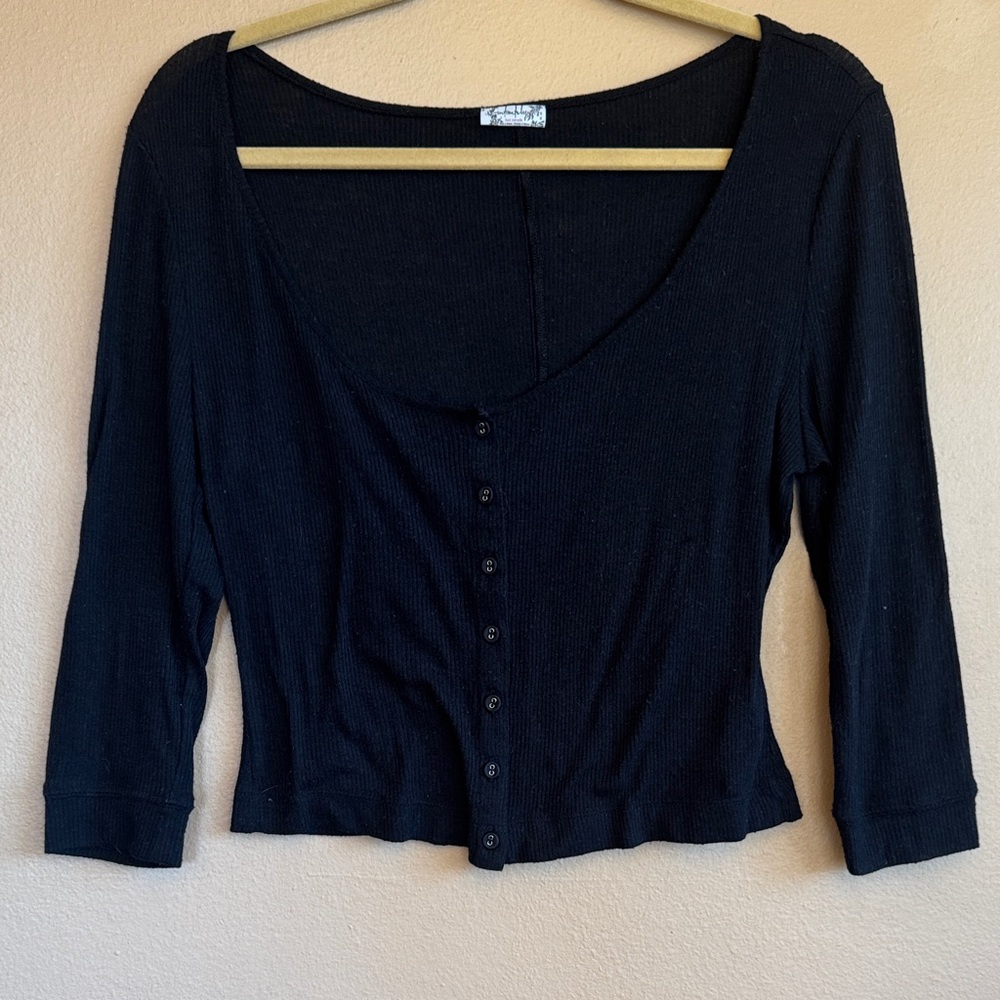 Ribbed lightweight scoop neck button-up shirt